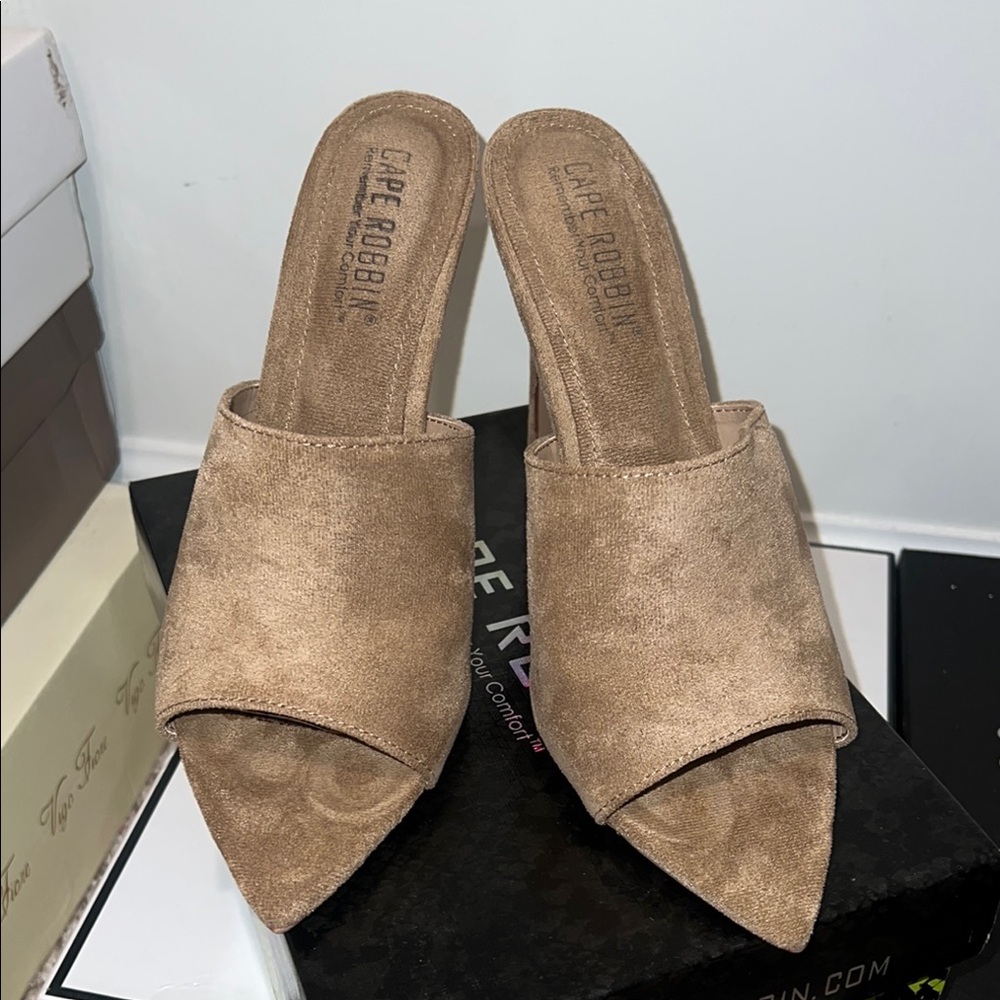 Cape Robbin Women's Tan Mules
